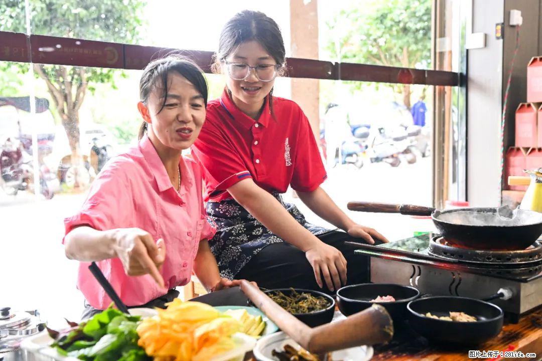 全网追的“扁担女孩”，找了一份暑假工，时薪12元 - 红河生活资讯 - 红河28生活网 honghe.28life.com
